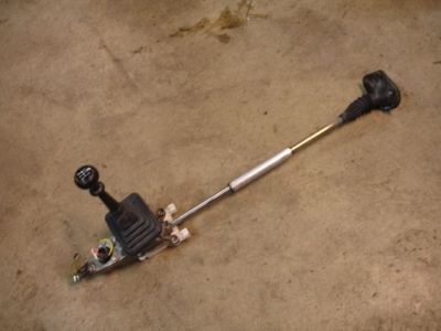 Versnellingspook met schakelmechanisme Gebruikt Saab 900 Classic, ond.nr. 9348541, 9331539, 7543176, 9347816, 9348665 Versnellingspook met schakelmechanisme Gebruikt Saab 900 Classic, ond.nr. 9348541, 9331539, 7543176, 9347816, 9348665